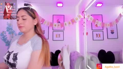 Snapshot of agatha_luxx chatting on October 22, 12:32 pm Agatha online show from October 22, 12:32 pm