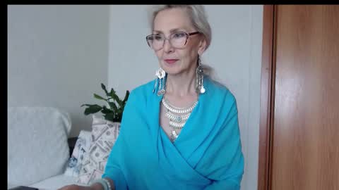 Snapshot of agatha_moore_ chatting on September 16, 3:25 am Agatha online show from September 16, 3:25 am