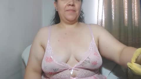 Snapshot of agathaaaa chatting on October 6, 11:49 am online show from October 6, 11:49 am