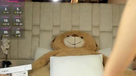 agathauwudoll online show from June 12, 9:01 pm