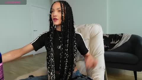 Agelina Lilly Laura online show from May 18, 8:31 am