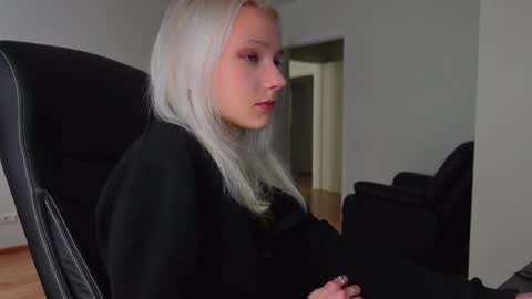 Agelina Lilly Laura online show from May 8, 12:30 pm