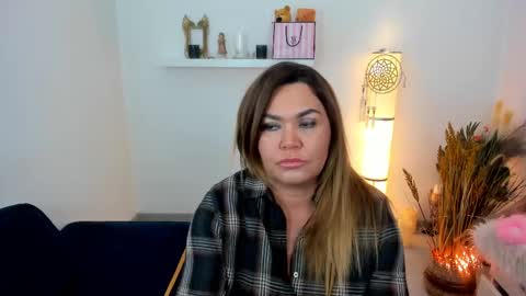 Snapshot of aileen_stone chatting on February 23, 3:12 pm Aileen online show from February 23, 3:12 pm