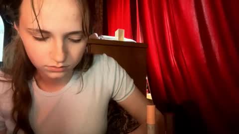 Snapshot of aileenamara chatting on October 18, 9:12 am Kira online show from October 18, 9:12 am