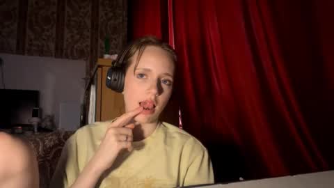 Snapshot of aileenamara chatting on October 19, 9:22 am Kira online show from October 19, 9:22 am