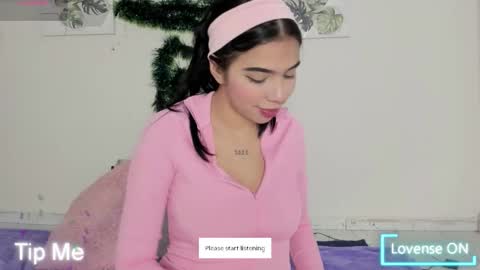 Ainoa  online show from December 3, 12:40 pm