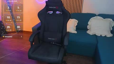 Aisha online show from March 10, 4:44 pm