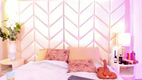AishaValcazar online show from August 5, 3:57 am