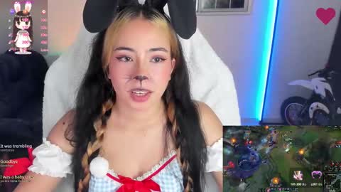Snapshot of aishelyng20 chatting on October 1, 10:37 pm aishelyng20 online show from October 1, 10:37 pm