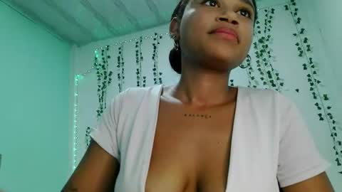 akemy_saunderz online show from July 24, 4:21 am