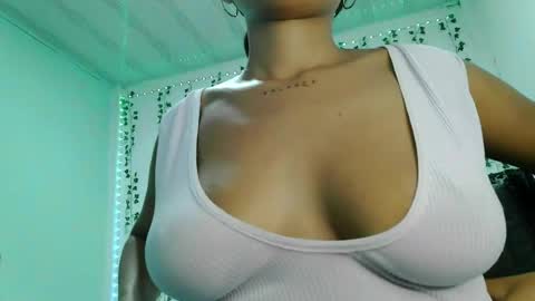 akemy_saunderz online show from June 4, 3:01 am