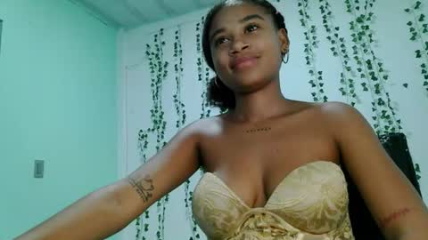 akemy_saunderz online show from July 29, 5:07 am