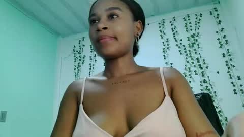 akemy_saunderz online show from July 23, 4:20 am