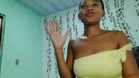 akemy_saunderz online show from June 12, 3:58 am