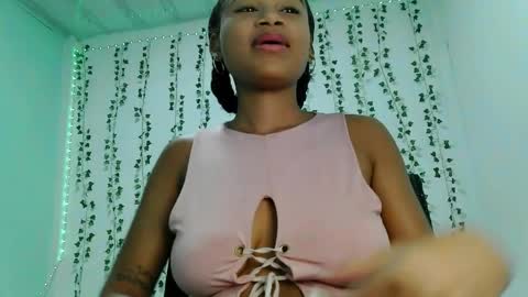 akemy_saunderz online show from June 6, 3:24 am