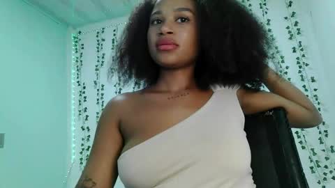 akemy_saunderz online show from May 26, 4:45 am