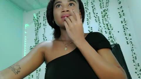 akemy_saunderz online show from July 27, 4:42 am