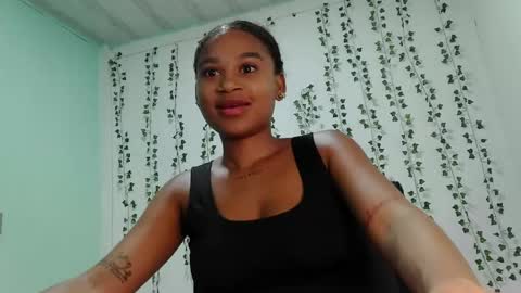 akemy_saunderz online show from May 25, 4:44 am