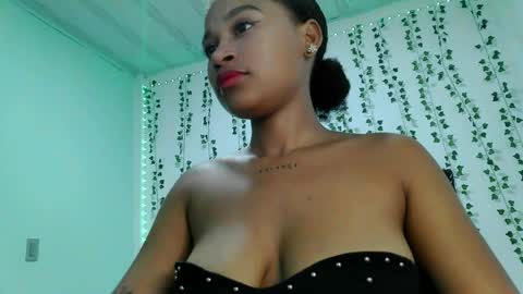 akemy_saunderz online show from June 2, 4:02 am