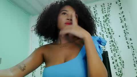 akemy_saunderz online show from July 18, 3:10 am