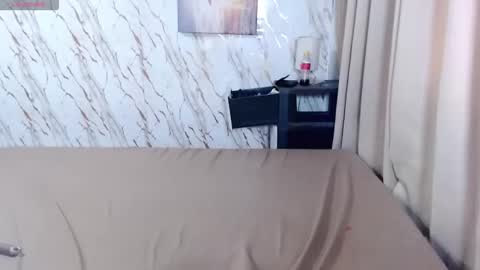 akiragirl_ online show from June 5, 6:52 am