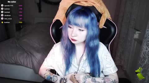 akirahartyx online show from December 27, 1:50 pm