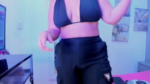 Snapshot of alahia_am chatting on February 1, 11:21 am alahia_am online show from February 1, 11:21 am