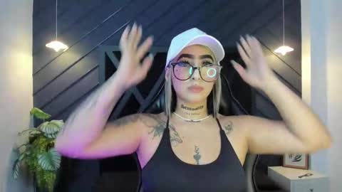 Snapshot of alahia_dangelo_ chatting on September 16, 11:29 am ALAHIA online show from September 16, 11:29 am
