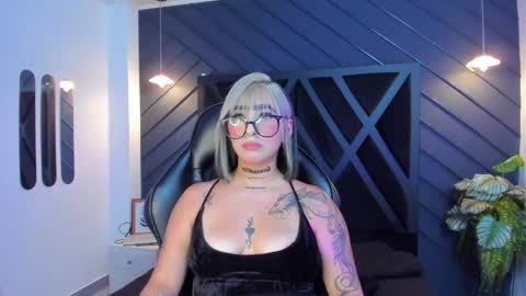 Snapshot of alahia_dangelo_ chatting on September 10, 11:43 am ALAHIA online show from September 10, 11:43 am