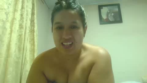 Snapshot of alahia_fox chatting on January 1, 4:18 am alahia online show from January 1, 4:18 am