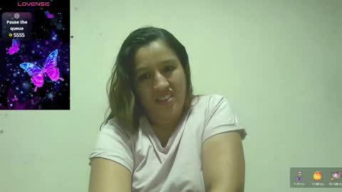 Snapshot of alahia_fox chatting on December 12, 1:21 am alahia online show from December 12, 1:21 am