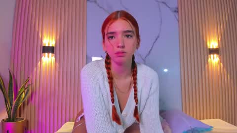 Snapshot of alana_333 chatting on October 15, 1:36 pm A L A N A online show from October 15, 1:36 pm