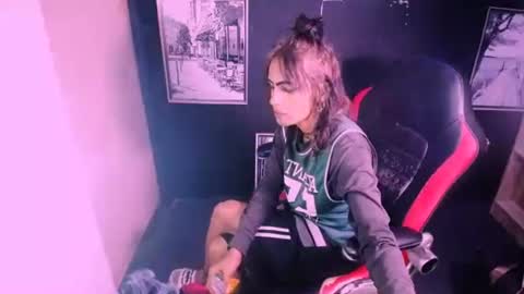 alanadelray online show from December 2, 6:48 am