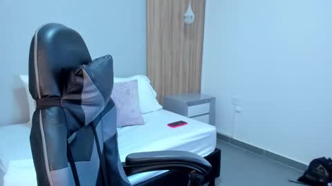 Snapshot of alanapark07 chatting on October 9, 7:40 pm A L A N A online show from October 9, 7:40 pm