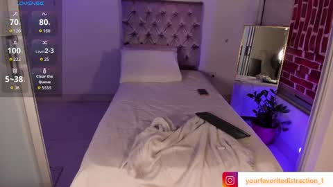 Alanna  online show from June 12, 3:36 am