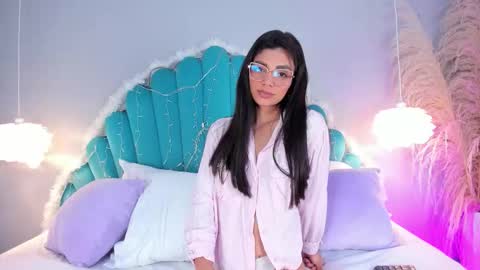 Alassia Hocthner online show from December 15, 11:37 am