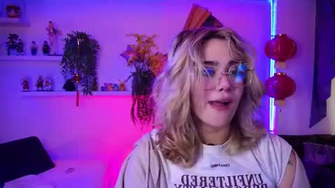albaandthayron online show from July 28, 4:39 pm