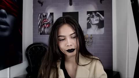 Snapshot of aleesha_cameron02 chatting on October 20, 12:19 pm Alice in wonderland online show from October 20, 12:19 pm