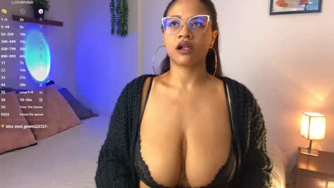 Snapshot of aleiascott chatting on October 2, 12:59 am Aleia online show from October 2, 12:59 am