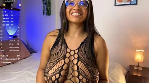 Snapshot of aleiascott chatting on October 24, 1:01 am Aleia online show from October 24, 1:01 am