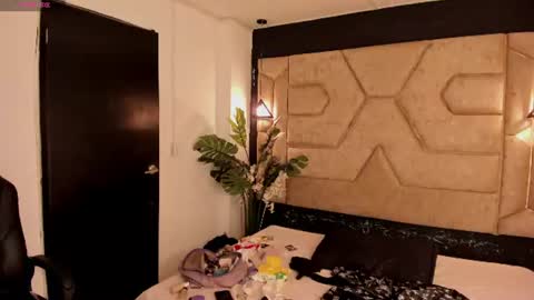 aleja__slav3 online show from June 11, 9:55 pm