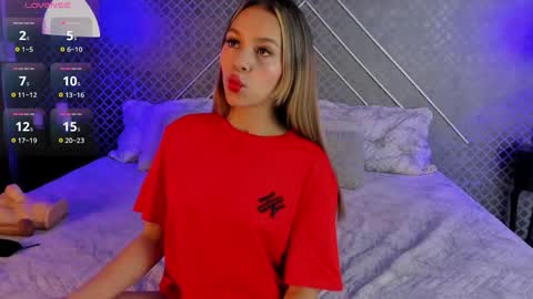 aleja_bloom online show from December 3, 11:34 am