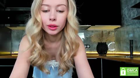 Snapshot of aleksa_cutie chatting on January 25, 9:26 am aleksa_cutie online show from January 25, 9:26 am