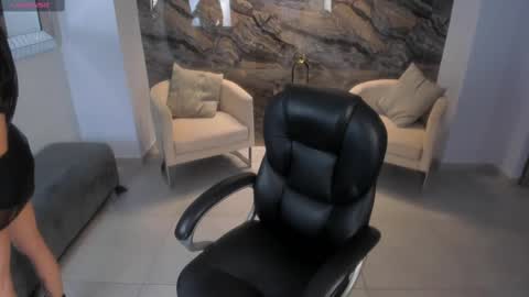 Snapshot of alessiacorleone_ chatting on February 15, 9:39 pm Alessia online show from February 15, 9:39 pm