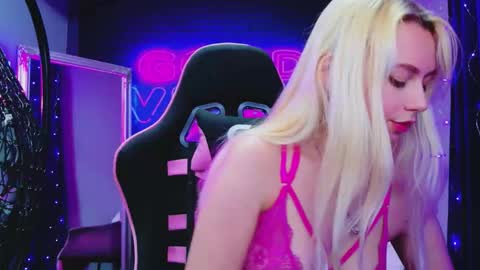 alessiacroft online show from February 9, 6:15 am