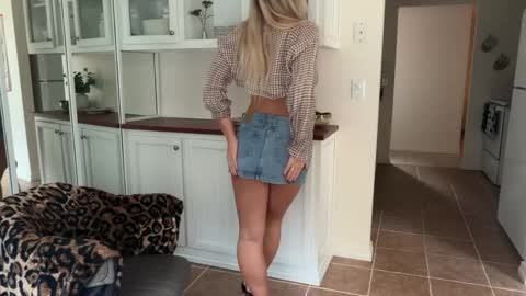 alex  online show from December 18, 6:12 pm