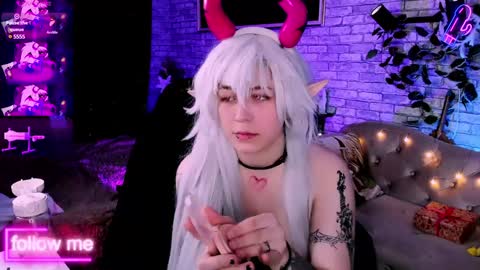 alex_howell online show from January 5, 8:42 pm