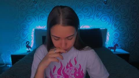 Snapshot of alexabarkley chatting on December 23, 3:18 am angel online show from December 23, 3:18 am