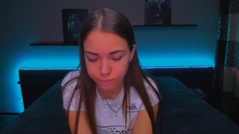 Snapshot of alexabarkley chatting on December 24, 3:05 am angel online show from December 24, 3:05 am