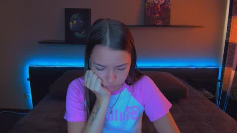 Snapshot of alexabarkley chatting on October 1, 12:48 am angel online show from October 1, 12:48 am